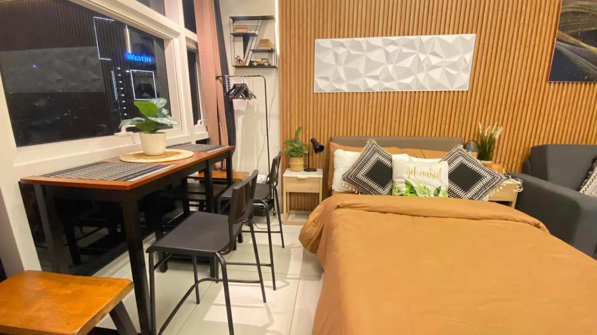 Twin Oaks Near Mrt Shaw, Megamall, Shangri-La Plaza Manila Apartment